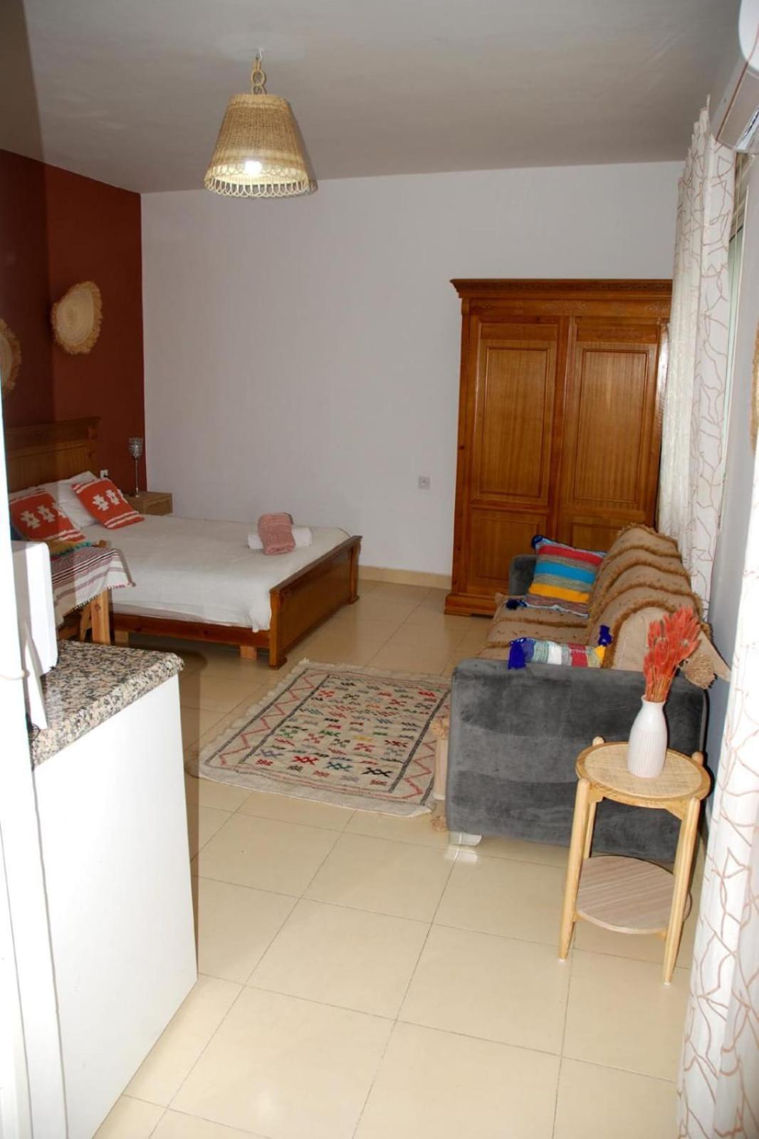 Studio Lumineux Avec Terrasse Tangier Exterior photo